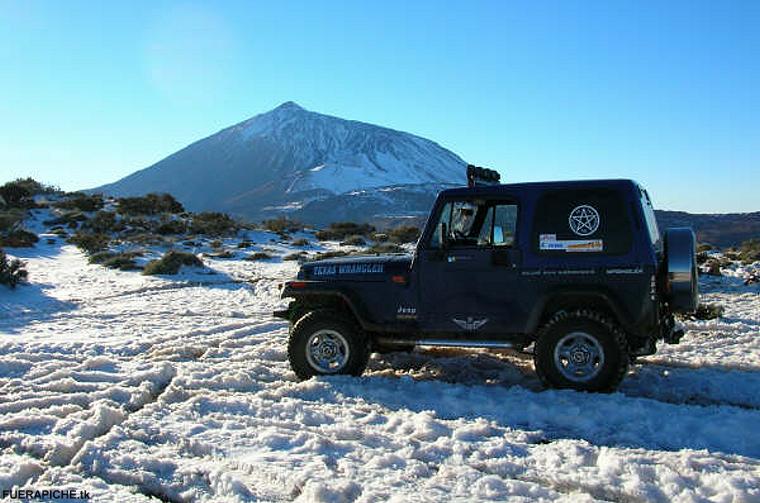 Wrangler con el Teide nevado de fondo 4x4